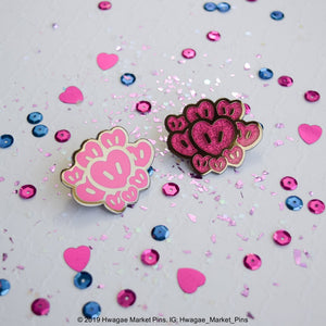 Mang Big Kisses Pin (2 Options)